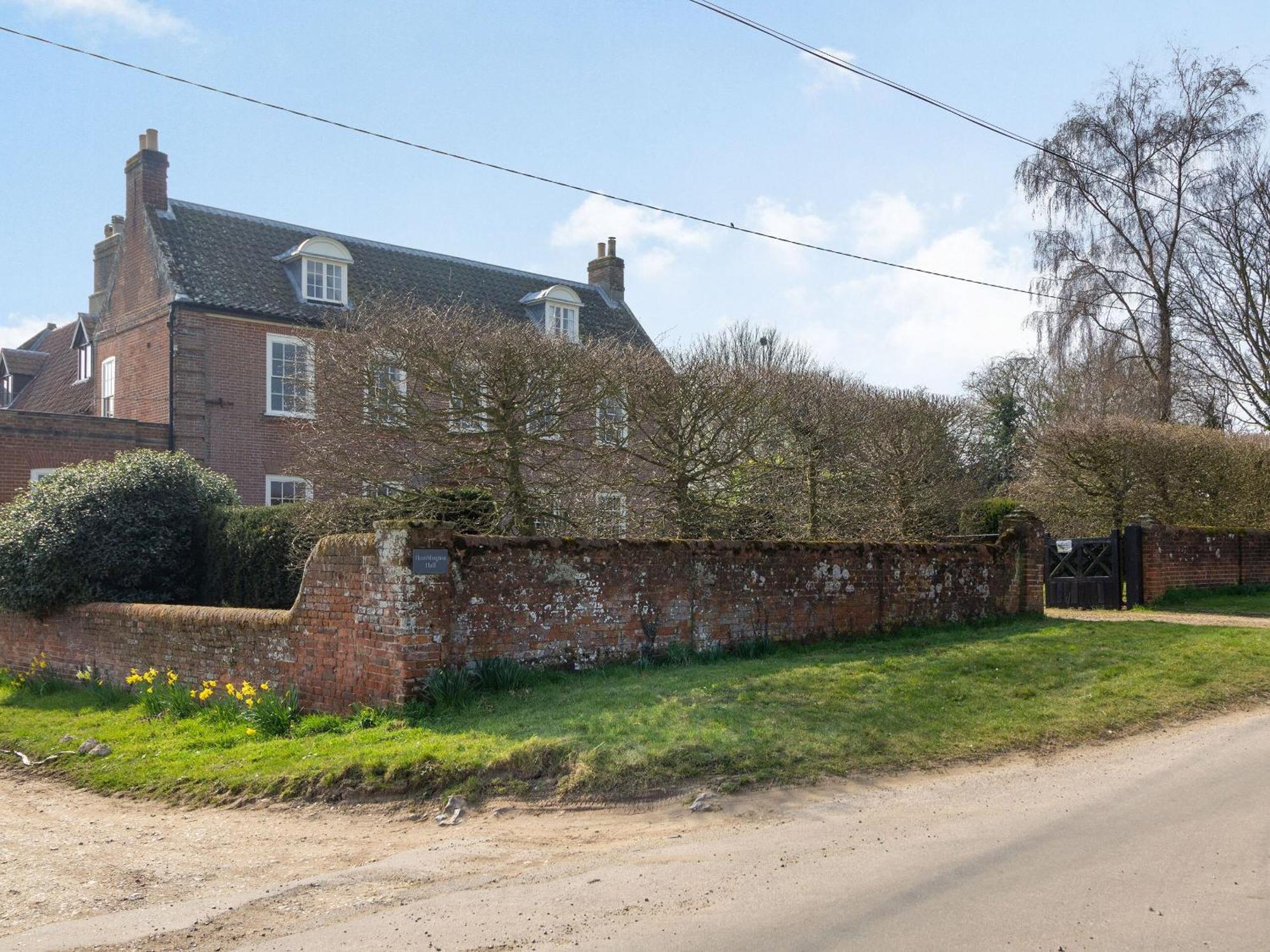 Hemblington Hall Arts And Leisure Ltd South Walsham 外观 照片